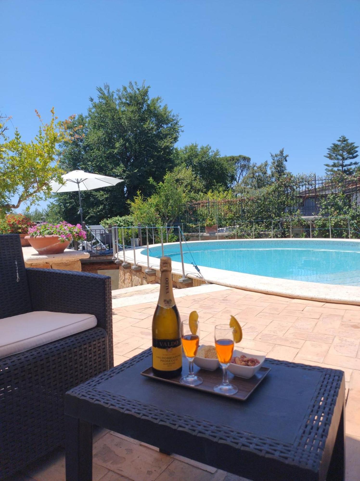 La Valle Dei Casali Con Piscina E Natura A 3* Rom